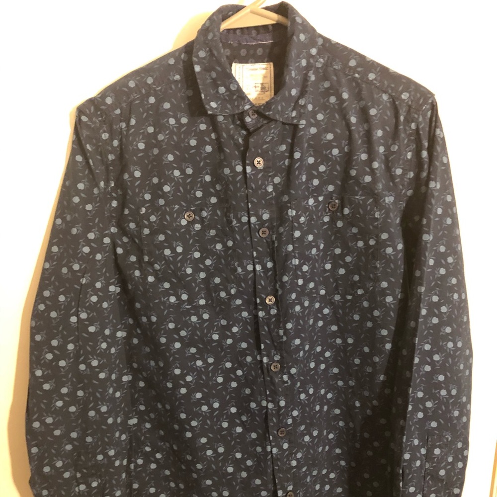 Men’s Alexander Julian button down shirt